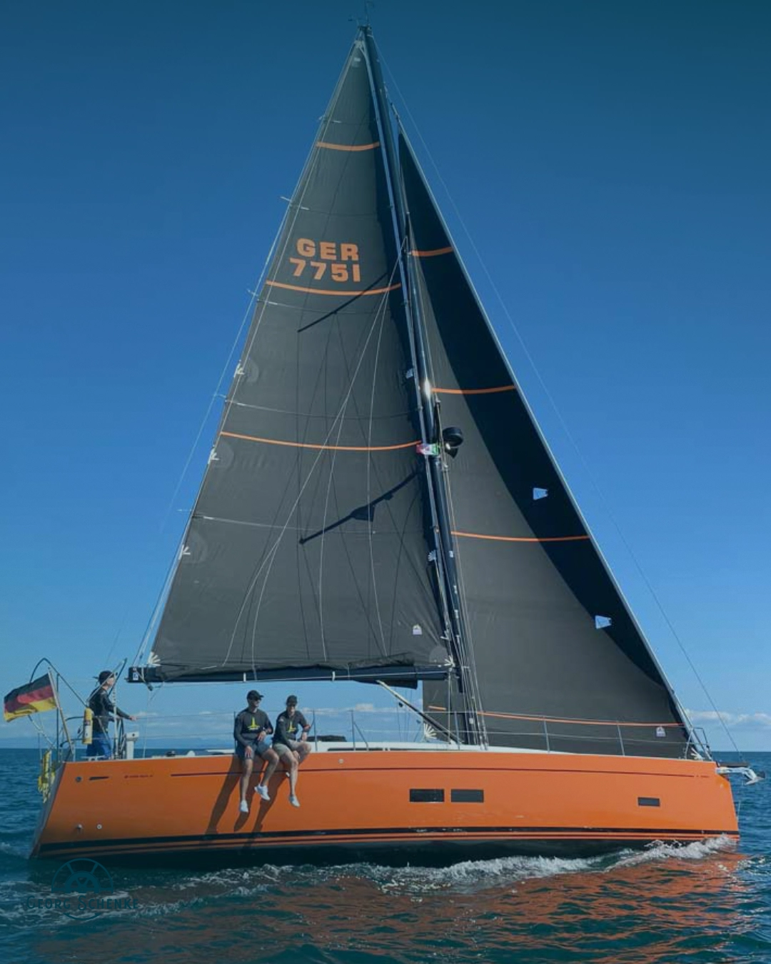 Segelyacht Kultfabrik unter Segeln - Segeltrimm, Gennackersegeln, Skippertrainings und Einzelunterricht mit Georg Schenke