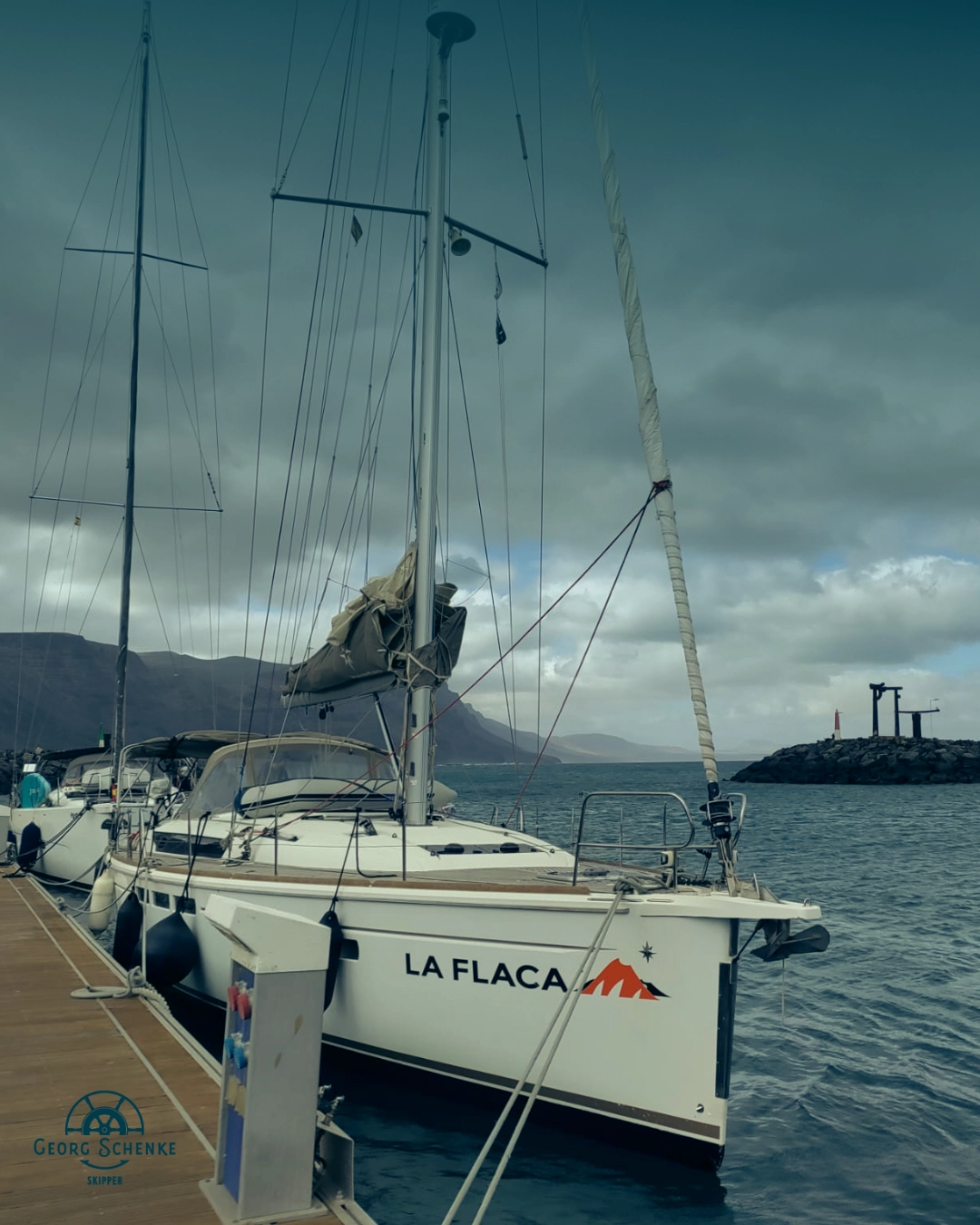 Segelyacht La Flaca am Steg in La Graciosa